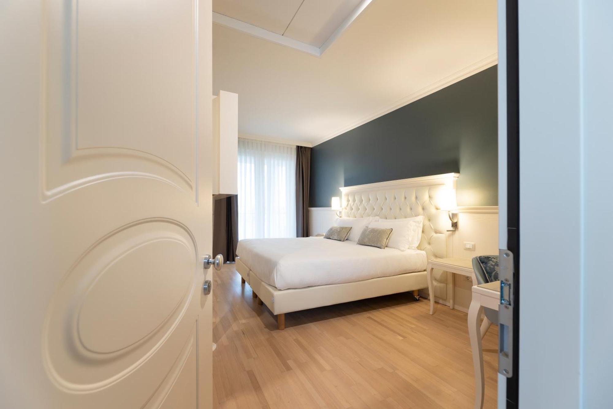 Hotel La Caporala Кастель-д'Аццано Экстерьер фото