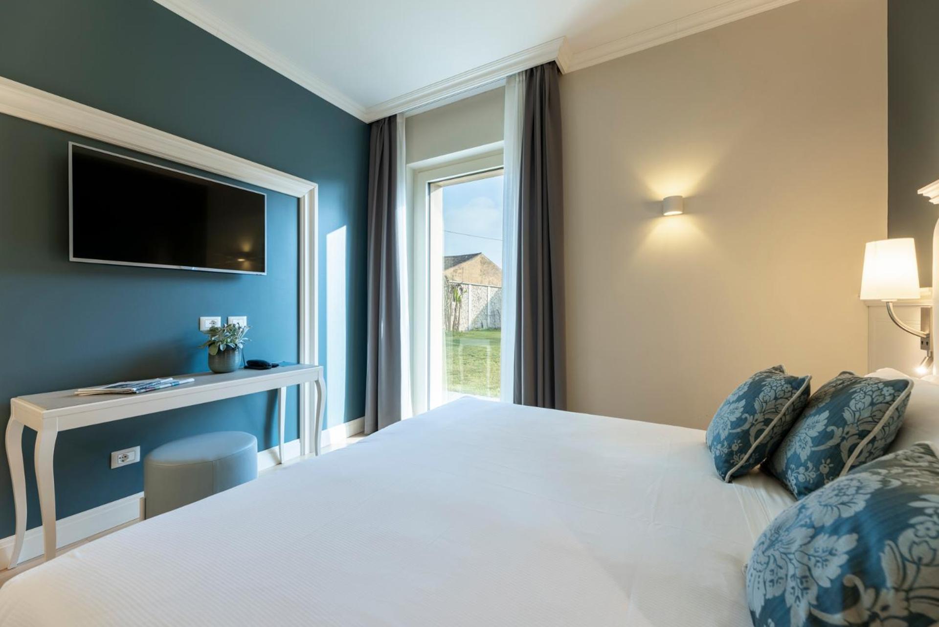 Hotel La Caporala Кастель-д'Аццано Экстерьер фото