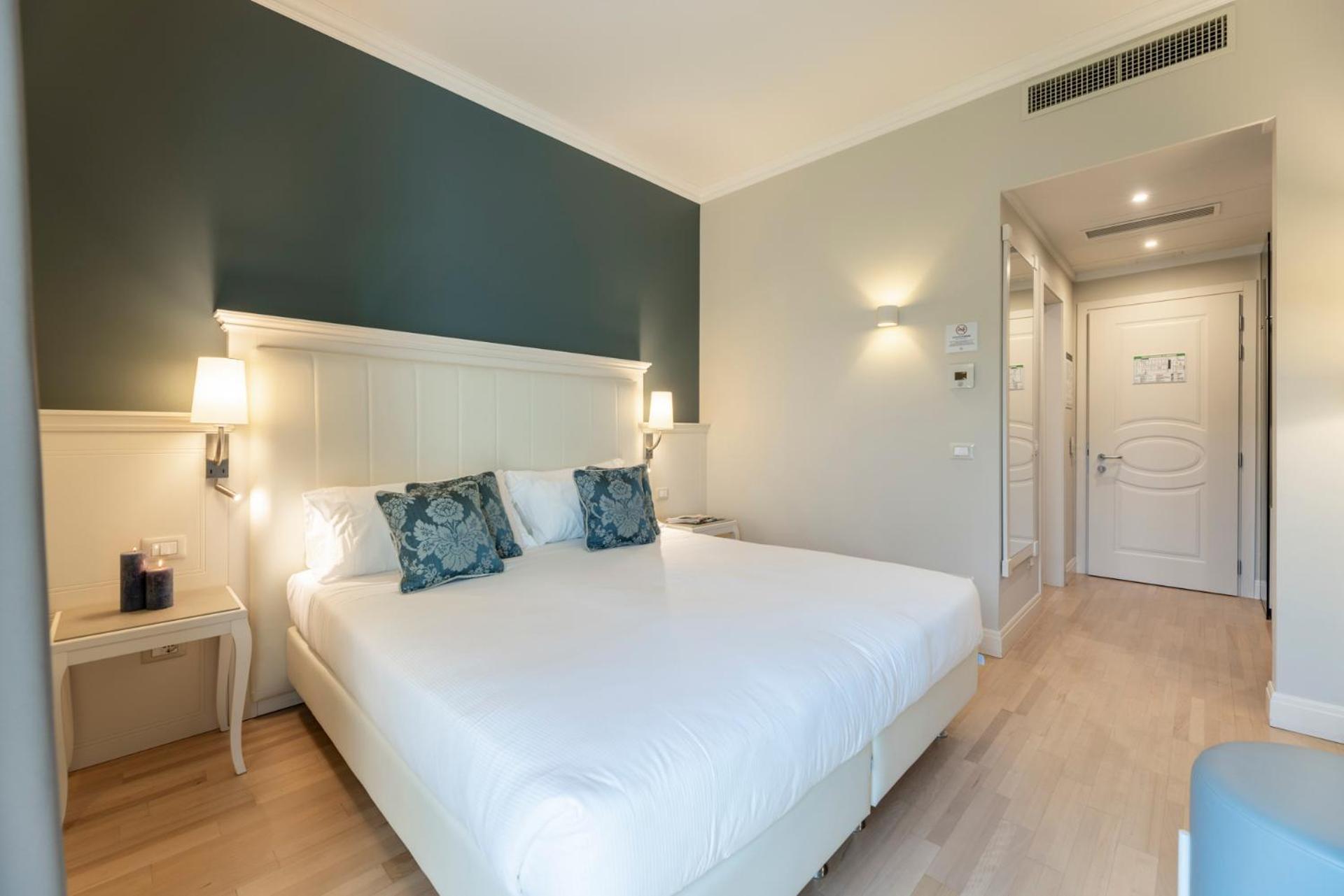 Hotel La Caporala Кастель-д'Аццано Экстерьер фото