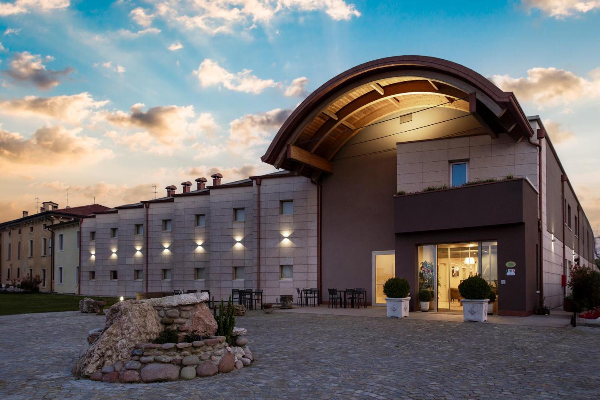 Hotel La Caporala Кастель-д'Аццано Экстерьер фото